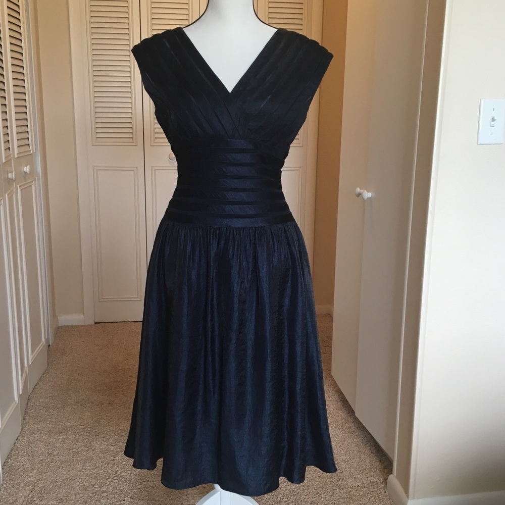 💙Midnight Blue evening dress by Adrianna Papell